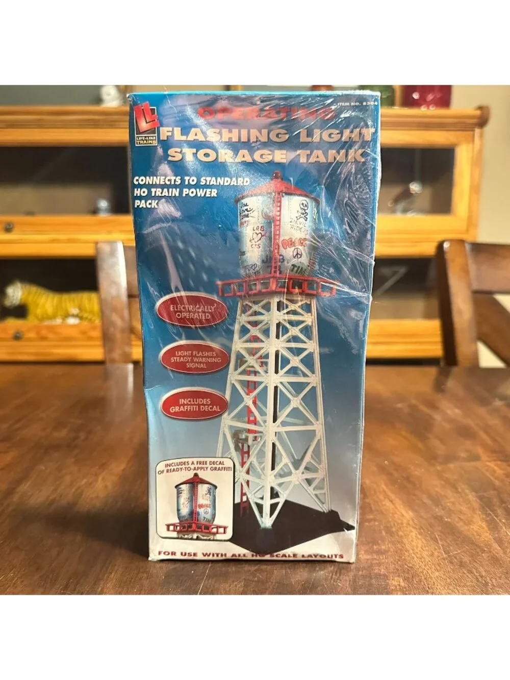 Life-Like Trains HO Scale Operating Flashing Light Storage Tank Model